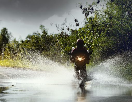 motoboy na chuva