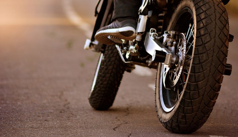 Pneu da moto furado: veja 4 dicas do que fazer – Blog Pantaneiro Capas